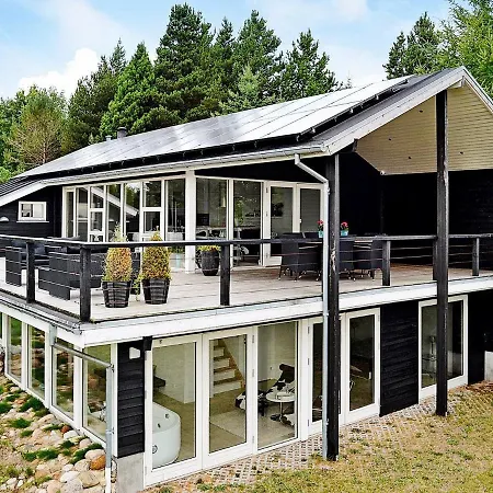 Four-bedroom In 7 Brovst