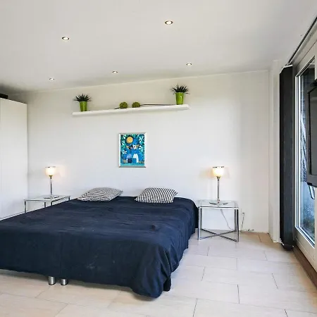 Four-bedroom In 7 *