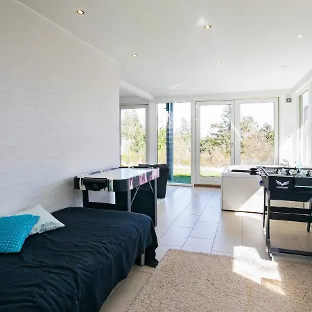 Four-bedroom In 7 *