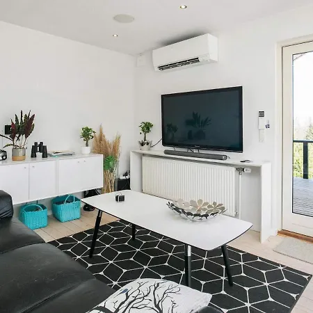 Four-bedroom In 7 別荘